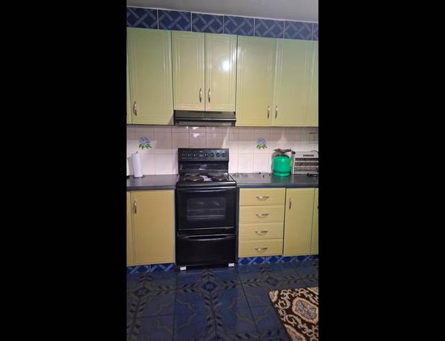 4 BEDROOM HOUSE FOR SALE IN CROSSMOOR